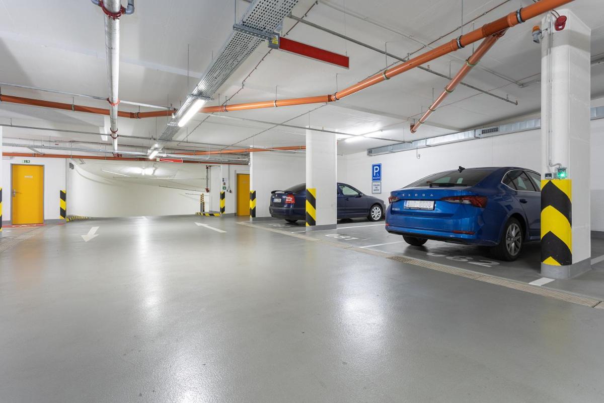 Yellow Apartment With Parking Πράγα Εξωτερικό φωτογραφία