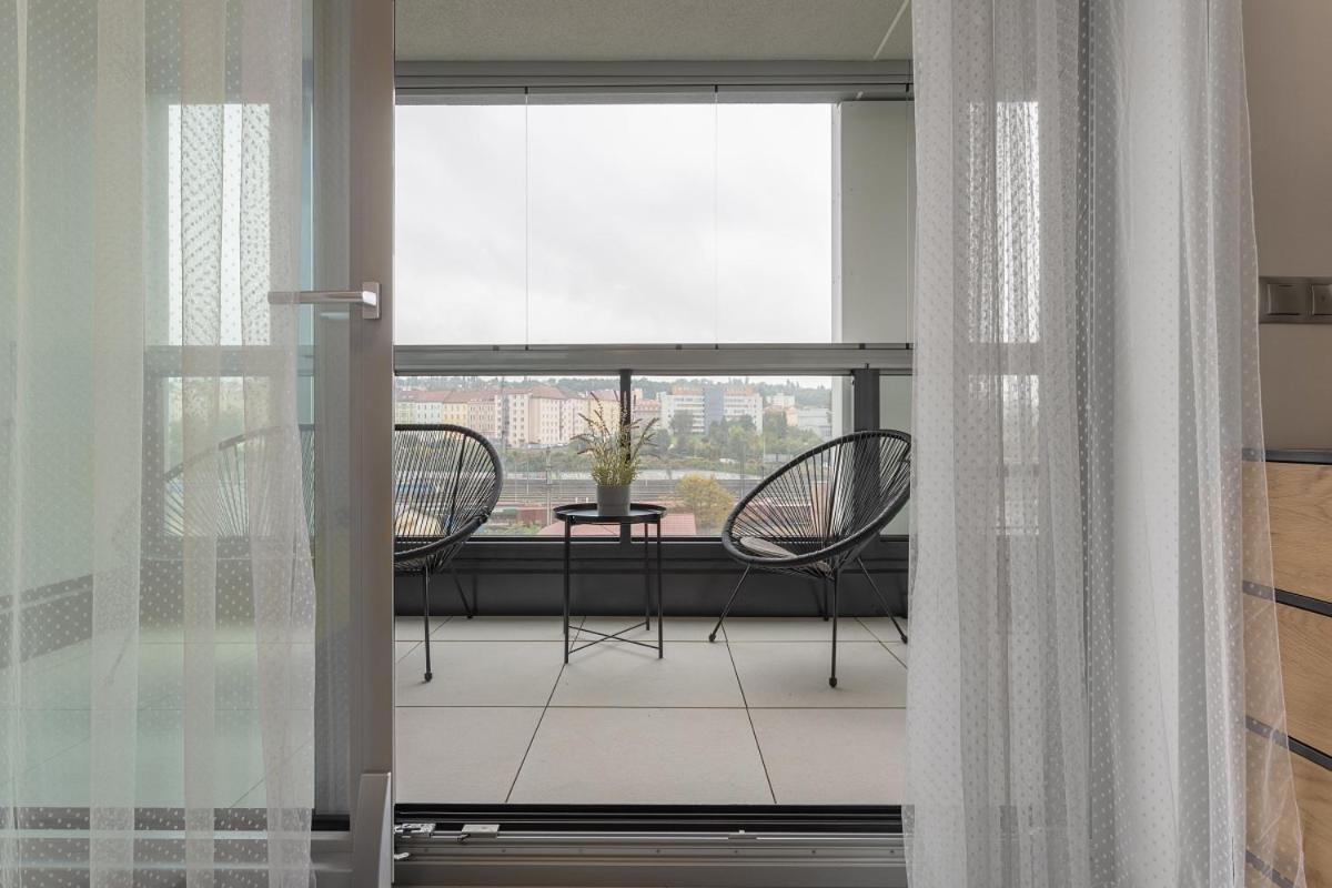 Yellow Apartment With Parking Πράγα Εξωτερικό φωτογραφία