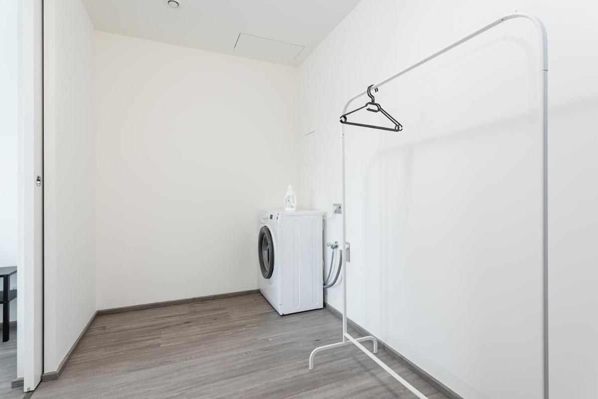 Yellow Apartment With Parking Πράγα Εξωτερικό φωτογραφία